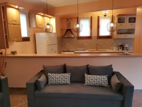 Christie's ground floor apartment by the sea - Image 4