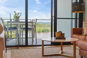 Luxurious Waterfront Unit with Breathtaking Views - Hosted by Canstay - Image 5