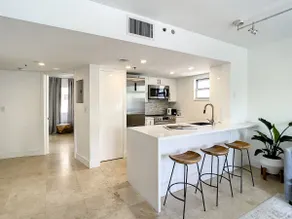 ⛱⛱ 5 Min Walk to Beach 2BED 2BATH Balcony+Parking⛱ - Image 4