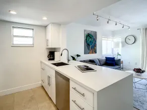 ⛱⛱ 5 Min Walk to Beach 2BED 2BATH Balcony+Parking⛱ - Image 5