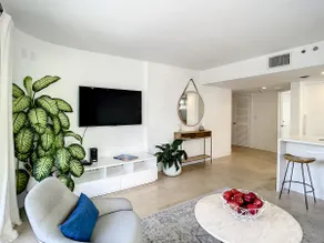 ⛱⛱ 5 Min Walk to Beach 2BED 2BATH Balcony+Parking⛱ - Image 2
