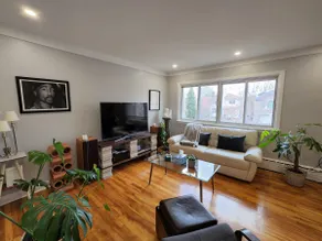 Spacious 1 BR w/ free parking & private patio - Image 3
