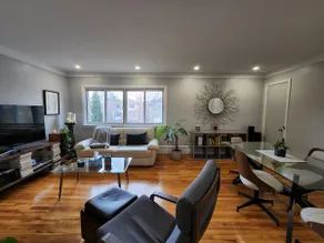Spacious 1 BR w/ free parking & private patio - Image 2