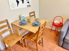 Bright Guesthouse Near Parks & Airport - Image 4