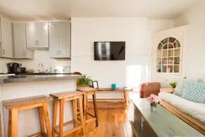 Sunny + private West End apartment with free parking - Image 3