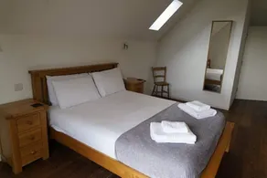 Gylly Beach Falmouth Sleeps 8 only 2 minutes walk to the beach - Image 5