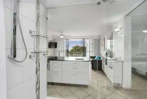 Best Location in Cairns - Ocean Views - Image 3