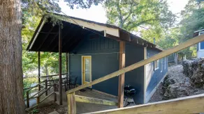 Lake Side Cabin #5 at Fisherwaters Resort - Image 2