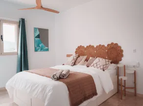 Beautiful apartment with mountain views - Image 5