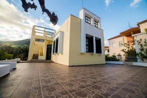 Red Rock & Sea House - Image 5