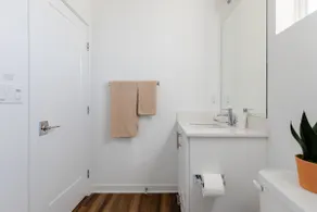 New Luxury Townhouse Close to Disney and Beach - Image 4