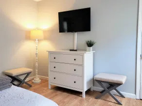 Modern Apt 5 Miles to Beach 5 Min Walk to Westerly - Image 5