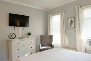 Modern Apt 5 Miles to Beach 5 Min Walk to Westerly - Image 3