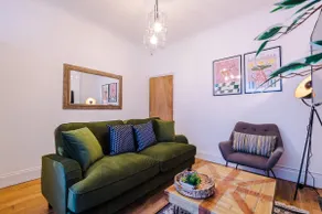 Stylish 3Bed Retreat: Walk to Coventry's Delights - Image 3