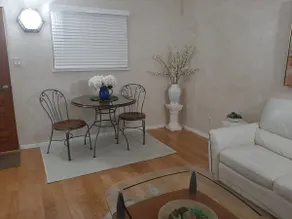 Private Space Near Historic Museum Hill, 1 Bedroom, 1 Bathroom - Image 4