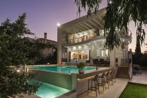 Cedar Tree Villa: Close to Town, Shops and Beaches - Image 5
