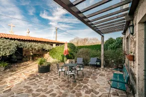 The Arches House surrounded by nature - Image 3