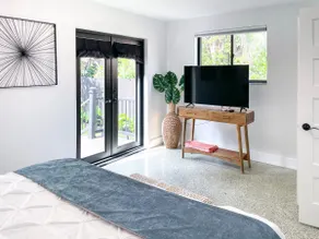 Private King Suite in Miami - Image 2
