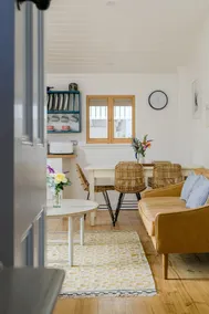 Beach Huts Middleton - Scarborough 2 bdrm spa hut - Image 2