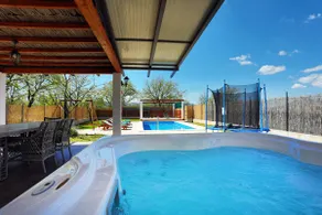 Nice house for 8 with pool and Jacuzzi - Image 3