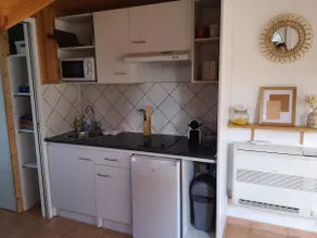 Charming Cottage 10 Minutes from Fontainebleau - Image 4