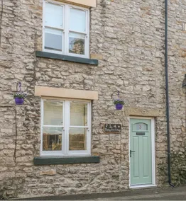 Happy Feet Cottage, Sleeps 6 - Image 3