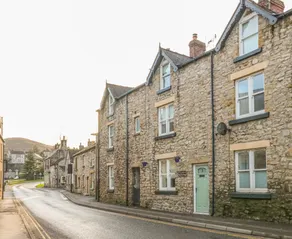 Happy Feet Cottage, Sleeps 6 - Image 1