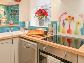 Happy Feet Cottage, Sleeps 6 - Image 5