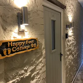Happy Feet Cottage, Sleeps 6 - Image 2