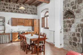 Medieval House built in 1200 in the centre! FREE private parking - Image 4