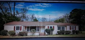 Located in the City with a Country atmosphere. - Image 3