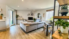 Lucky No. 13 Sunrise to Sunset Luxury Apartment - Image 2