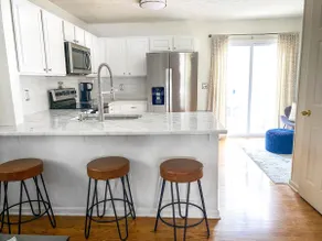Clean+Stylish 2BR Sleeps 6, Pool, Downtown/Airport - Image 5