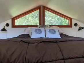 Ulee’s Gold: Cozy Cottage + Loft + Pet-Friendly - Image 3