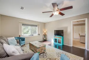 Private apartment in golf community in Spring, TX - Image 5