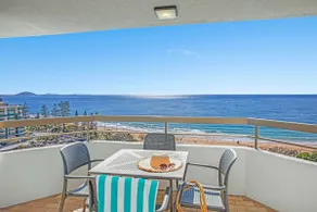 Laidback two-bedroom Apt Panoramic ocean views - Image 3