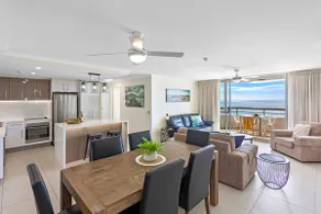 Spacious & Secure Queen Apt Panoramic views - Image 4