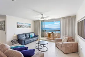 Spacious & Secure Queen Apt Panoramic views - Image 3