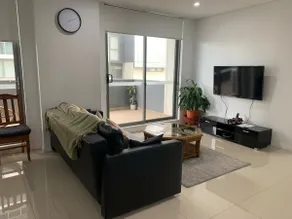 Location+Comfort 3.5BR APT/3 MIN walk to STN & Bus - Image 2
