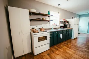 Wooded Cottage Minutes from Downtown Rogers - Image 4