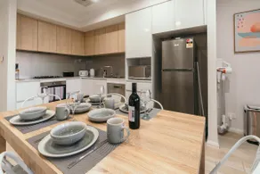 Cozy & Central Apt at Garden City - Free WiFi - Image 5
