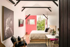 Chic Studio Barn | Walk to cafés a and river - Image 3