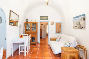 Tony & Erato Cavehouse - Image 2