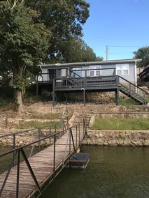 Lake of the Ozarks Cozy Lakefront Cottage - Image 4
