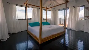 Spacious, Over the Water Home with Plunge Pool - Image 5