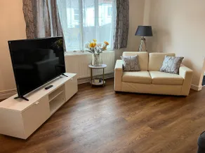 Street Near Glastonbury, Large 3-BD Apt, Sleeps 6 - Image 5