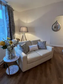 Street Near Glastonbury, Large 3-BD Apt, Sleeps 6 - Image 4