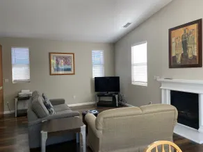 Spacious 3BD/2BA, ideal for families! - Image 4