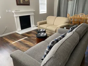 Spacious 3BD/2BA, ideal for families! - Image 2