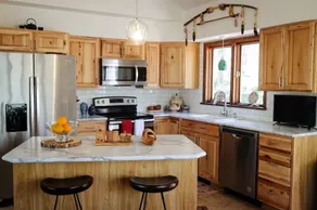 Fern Hill Lodge: Quiet Spring Escape on 20 Acres - Image 4